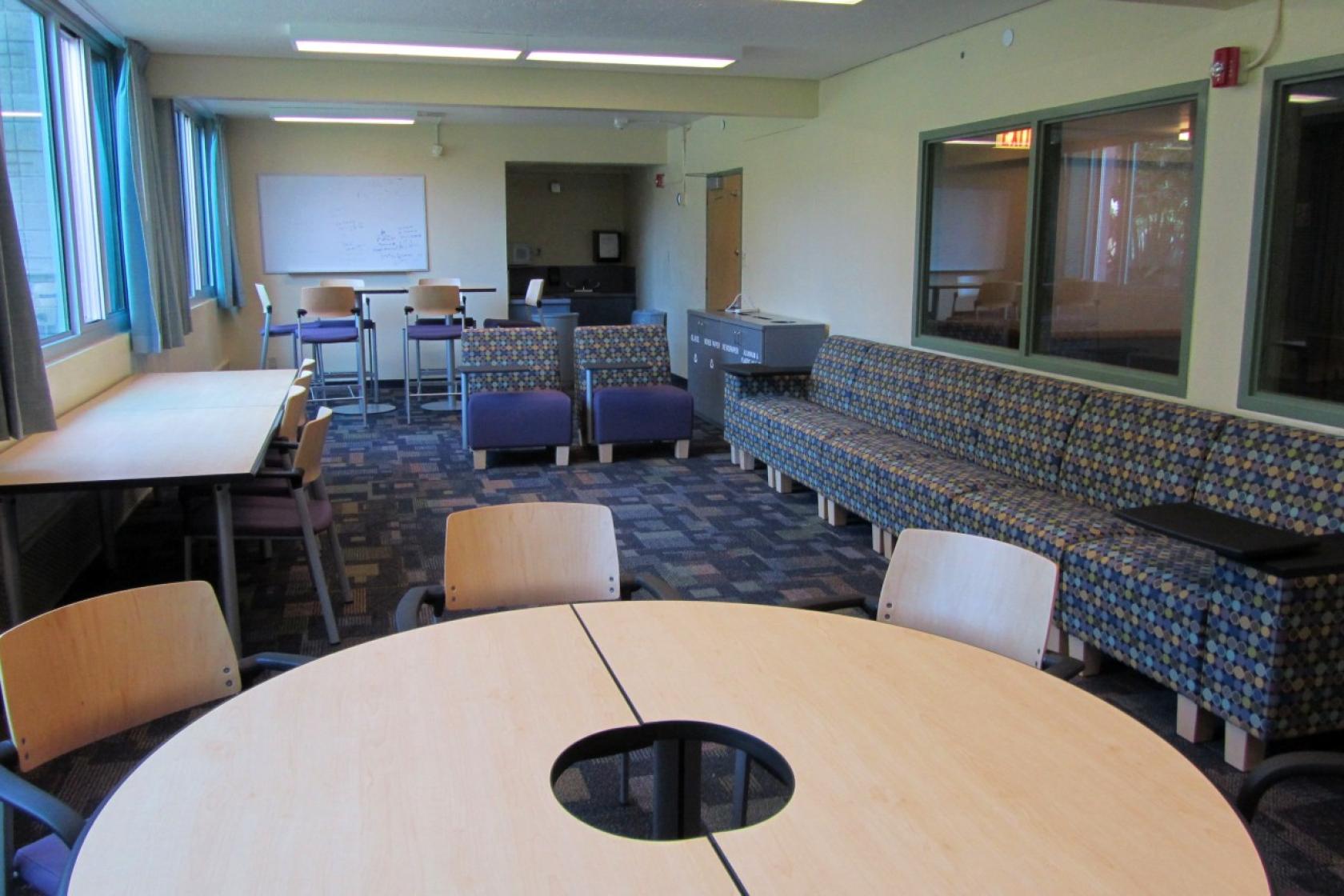 Santa Rosa Floor Lounge