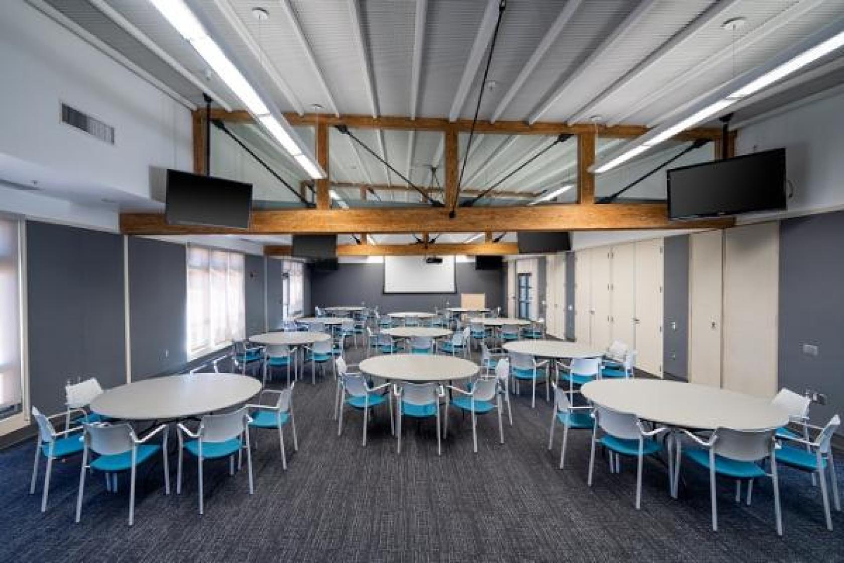 Loma Pelona Crescent room setup